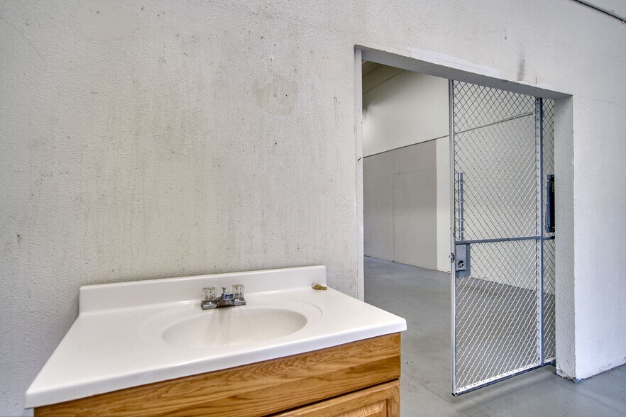 More Photos Of 2200 Central Ave, Boulder Industrial For Sale