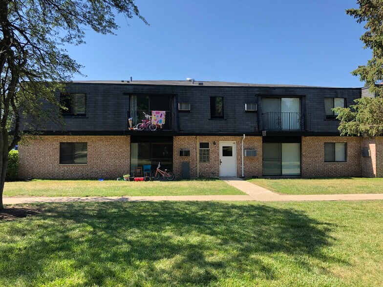 910 Westmoreland Dr, Vernon Hills, IL 60061 Apartments For Sale