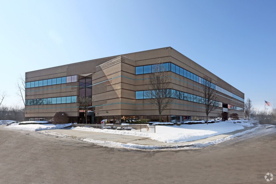 More Photos Of 7125 Orchard Lake Rd, West Bloomfield Office For Lease