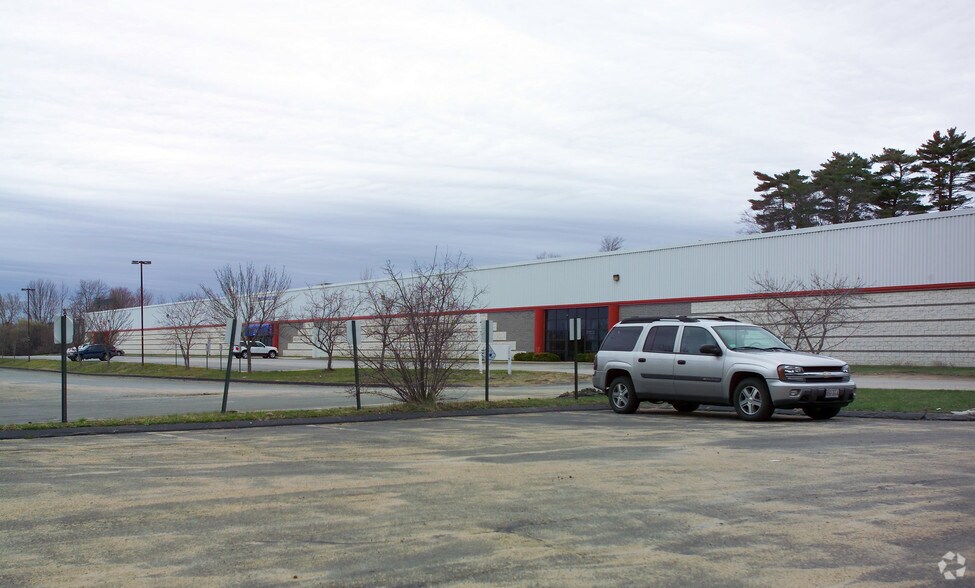 More Photos Of 1010 W Chestnut St, Brockton Distribution For Lease