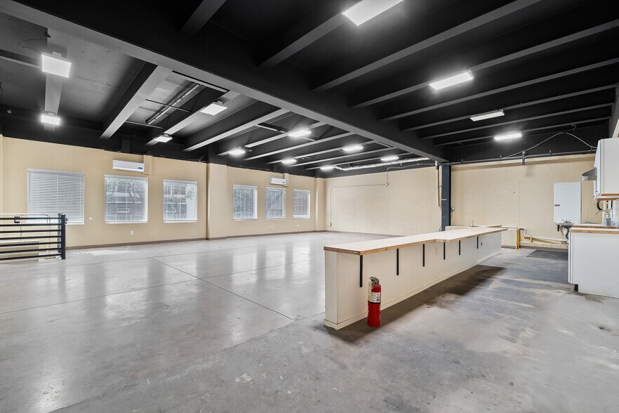 More Photos Of 90 E Union St, Wilkes-Barre Light Distribution For Lease