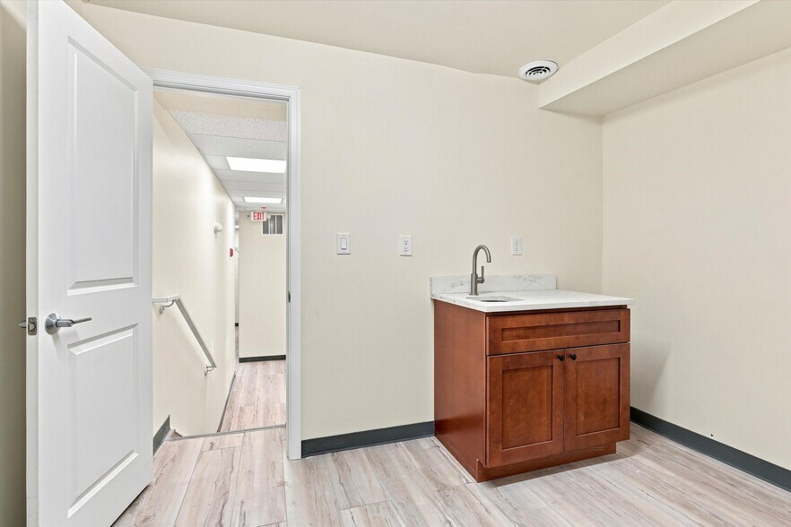 More Photos Of 119 E Lehigh Ave, Philadelphia Healthcare For Lease