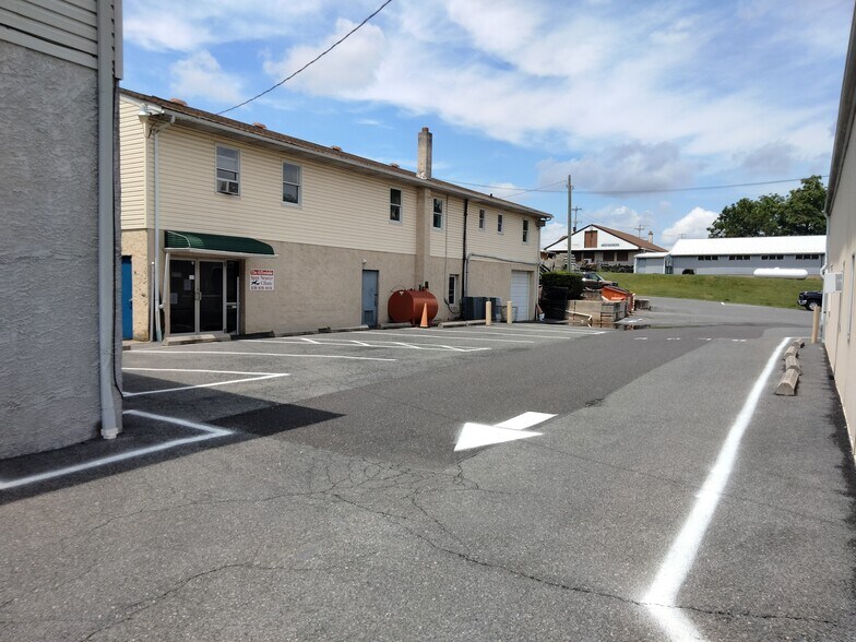 More Photos Of 1486 Rt 100, N. Coventry Twp, Chesco, Pottstown Storefront Retail Office For Sale