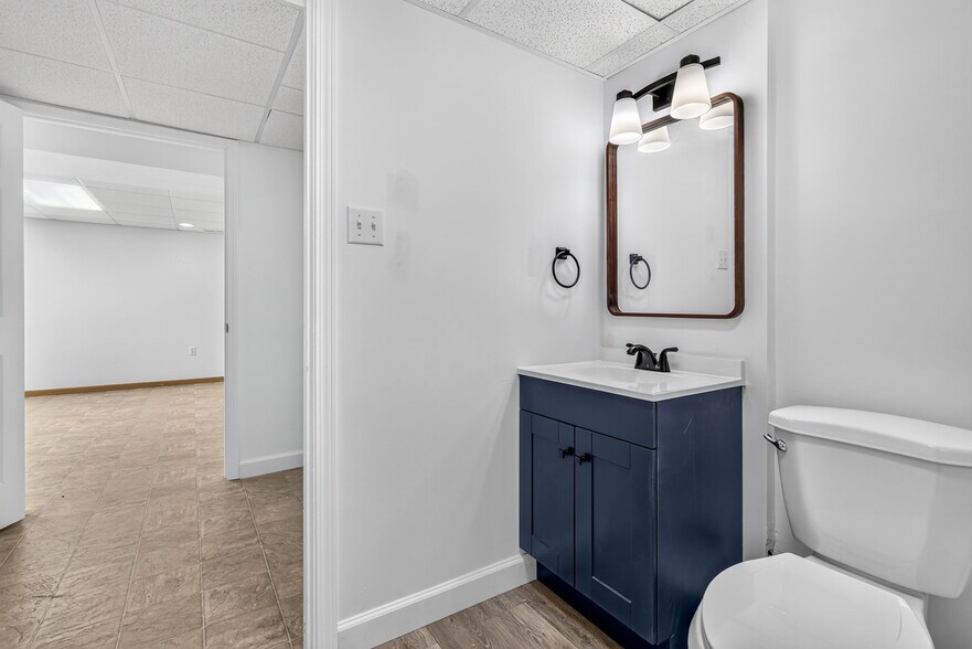 More Photos Of 535 Elm St, Hillsboro Office For Sale