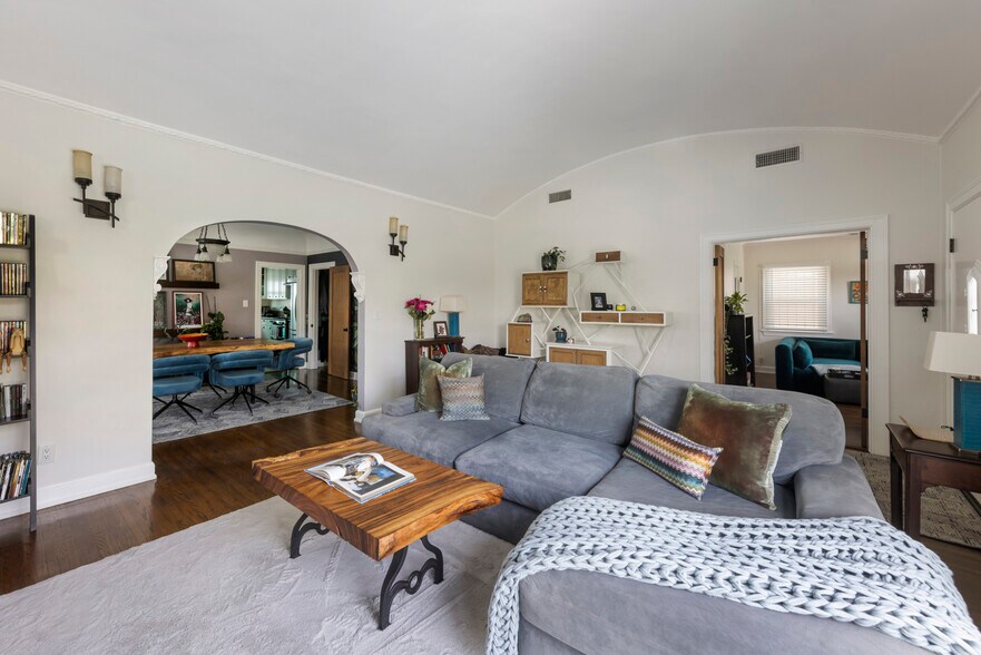 More Photos Of 1569 S Orange Grove Ave, Los Angeles Apartments For Sale