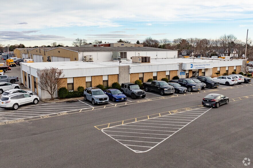 More Photos Of 610 Hicksville Rd, Bethpage Warehouse For Lease