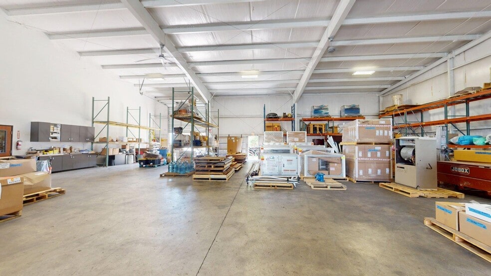 More Photos Of 2201 Patterson Industrial Dr, Pflugerville Warehouse For Lease