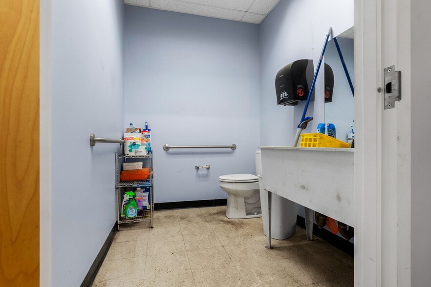 More Photos Of 3 Ajootian Way, Middleton Warehouse For Sale