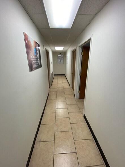 More Photos Of 2112 N Bolton Ave, Alexandria Service For Sale
