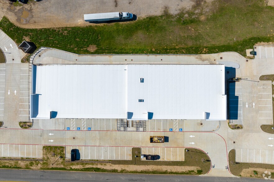 More Photos Of 2600 Becker Dr, Brenham Unknown For Lease