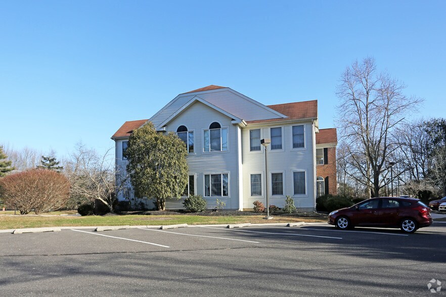 More Photos Of 152 Himmelien Rd, Medford Office For Sale