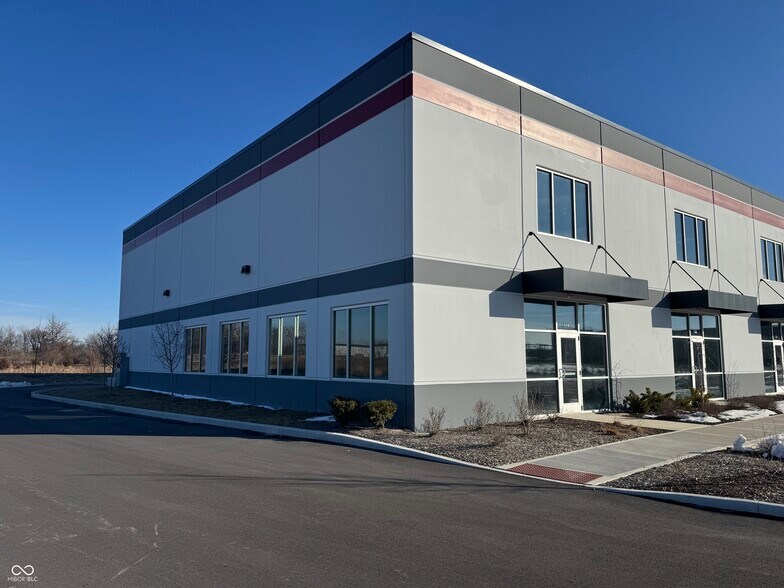 More Photos Of 14226 Bergen Blvd, Noblesville Flex For Sale