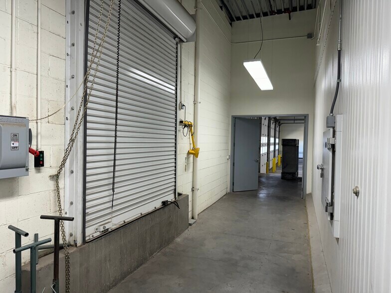 More Photos Of 3761 E Tennessee St, Tucson Warehouse For Lease