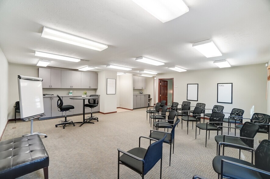 More Photos Of 830 E Franklin St, Centerville Medical For Sale