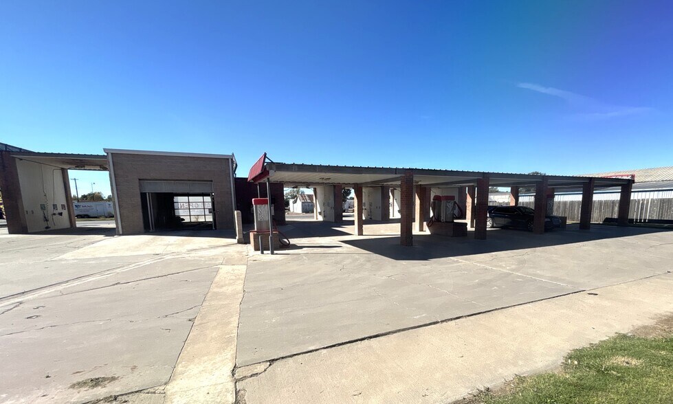More Photos Of 713 Ash St, Perryton General Retail For Sale