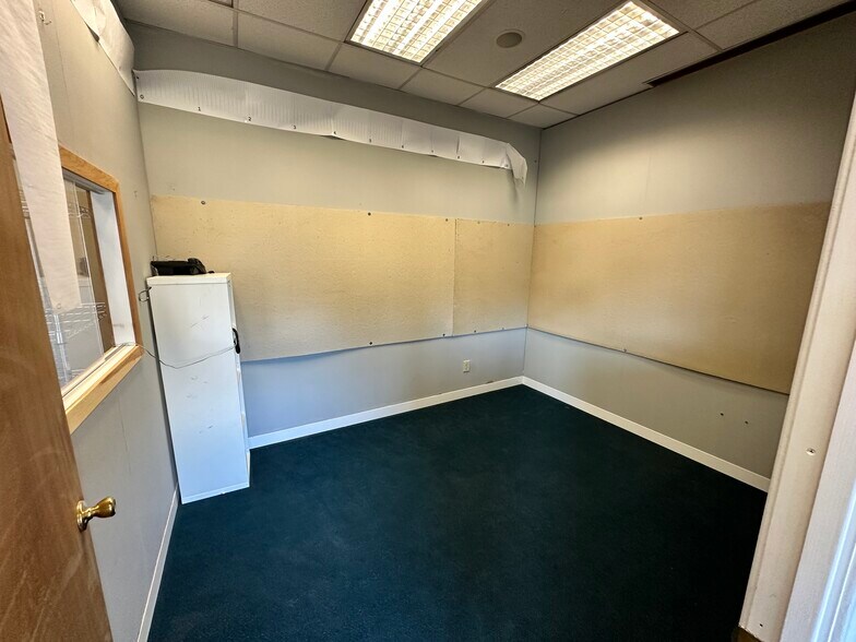 More Photos Of 4865 Arthur Kill Rd, Staten Island Warehouse For Sale