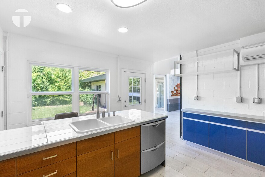 More Photos Of 1449 Claremont Way, Sacramento Apartments For Sale
