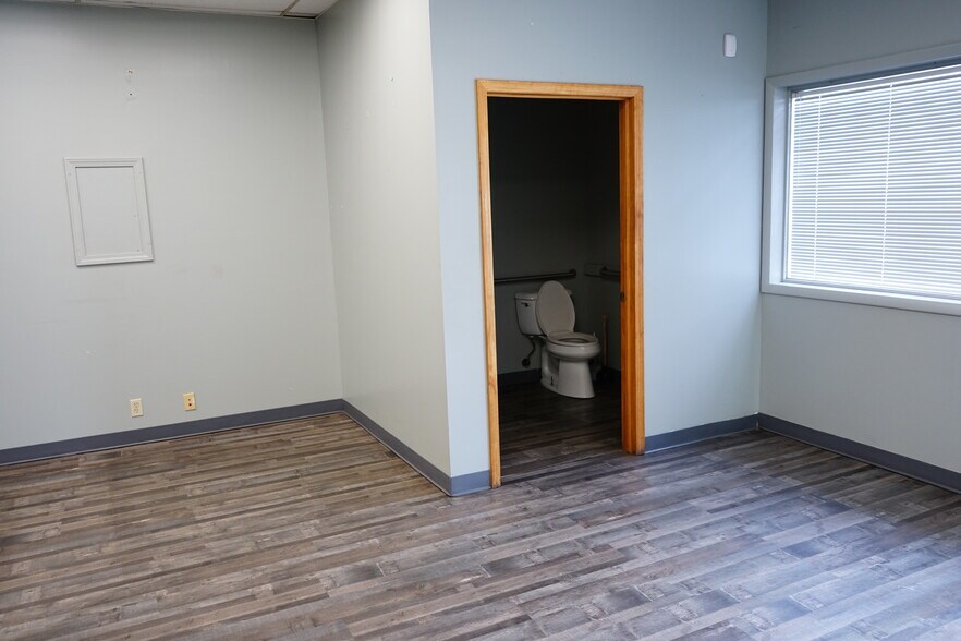 More Photos Of 52171 National Rd, Saint Clairsville Office For Lease