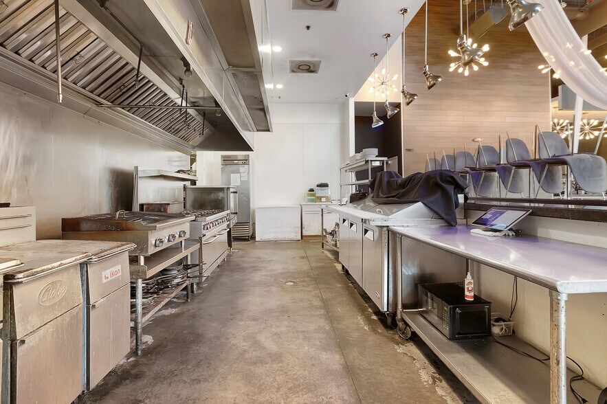 More Photos Of 122 S Howard Ave, Tampa Restaurant For Lease