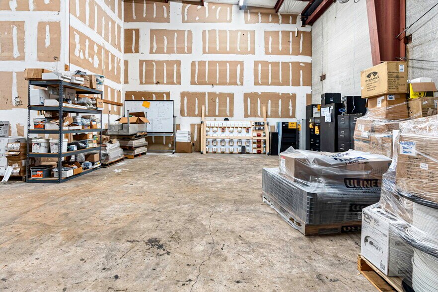 More Photos Of 30 Veterans Memorial Blvd, Kenner Warehouse For Sale