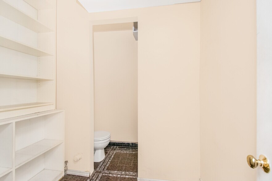 More Photos Of 319 W 47th St, New York Apartments For Lease