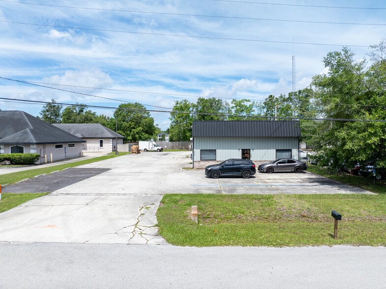 More Photos Of 9550 Sunbeam Center Dr, Jacksonville Warehouse For Sale