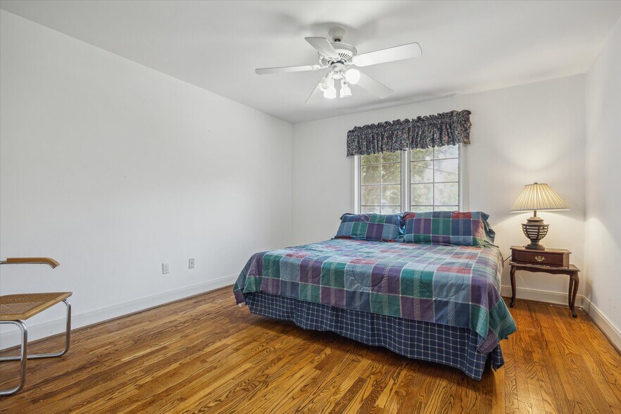 More Photos Of 5135 Edloe St, Houston Office Residential For Sale