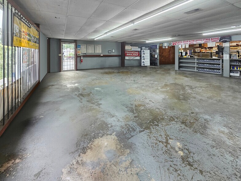 More Photos Of 508 Cedar Bayou Rd, Baytown Warehouse For Sale