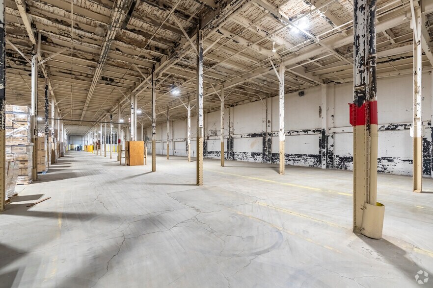 More Photos Of 2100 S Washington Ave, Lansing Warehouse For Lease