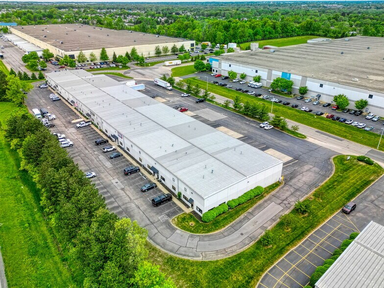 More Photos Of 3455 Centerpoint Dr, Grove City Warehouse For Lease