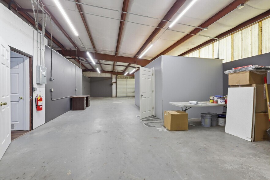 More Photos Of 623 Pleasant St, Lake Helen Flex For Lease