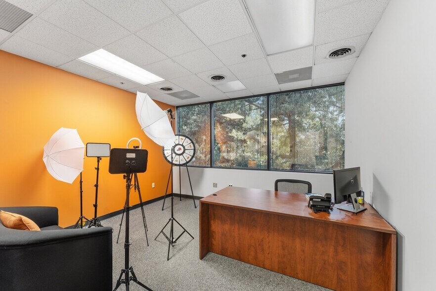 More Photos Of 45635 Willow Pond Plz, Sterling Office For Sale