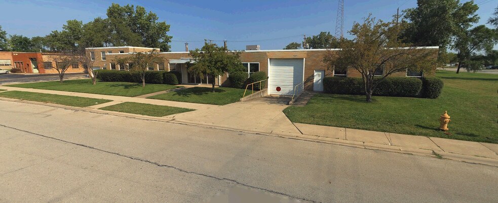 More Photos Of 12 W Interstate Rd, Addison Warehouse For Sale