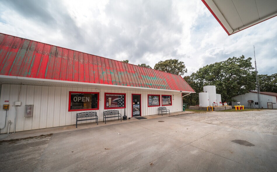 More Photos Of 29176 MO-7, Edwards General Retail For Sale