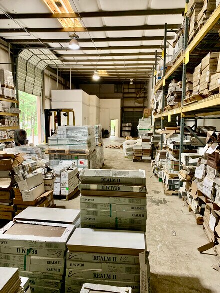 More Photos Of 3025 Trotters Pky, Alpharetta Warehouse For Lease