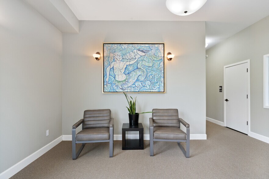 More Photos Of 2210 NE 22nd St, Lincoln City Office For Lease