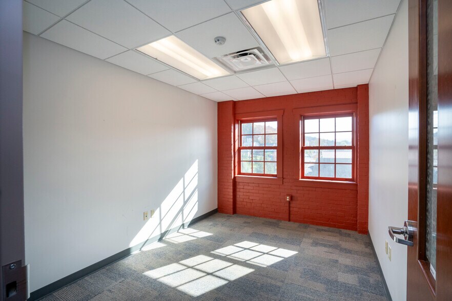More Photos Of 100-256 Match Factory Pl, Bellefonte Medical For Lease