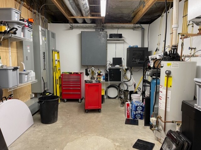 More Photos Of 170 W Circle Dr, Saint Charles Manufacturing For Lease