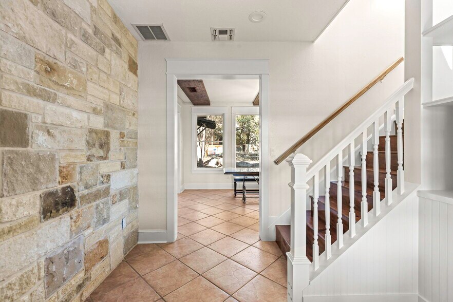 More Photos Of 1420 River Rd, Boerne Medical For Lease