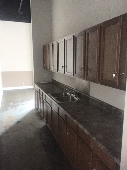 More Photos Of 4015 Veterans Ct, Columbus General Retail For Lease