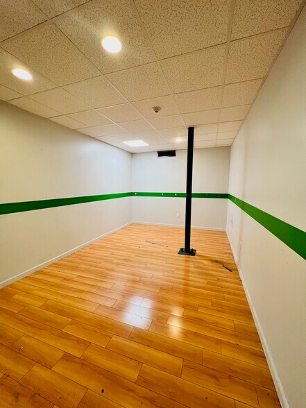 More Photos Of 183 S Broadway, Hicksville Office For Lease