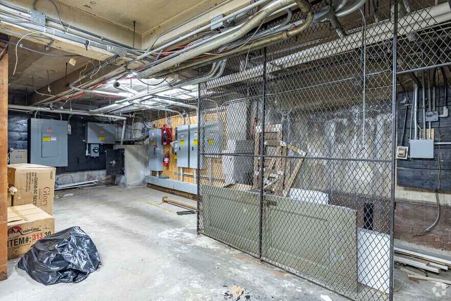 More Photos Of 201 N Wood Ave, Linden Bank For Lease