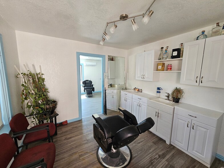 More Photos Of 406 W Church St, Carlsbad Freestanding For Lease