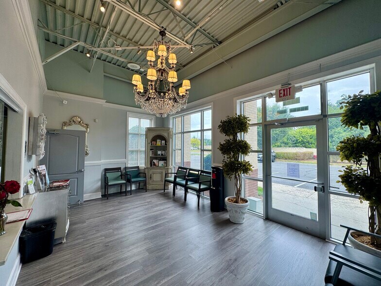 More Photos Of 2540 Arrowood Rd, Charlotte Office For Sale