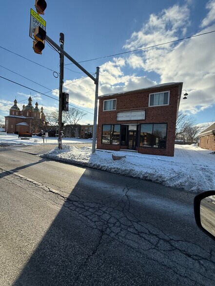 More Photos Of 5682 State Rd, Parma Storefront Retail Residential For Lease
