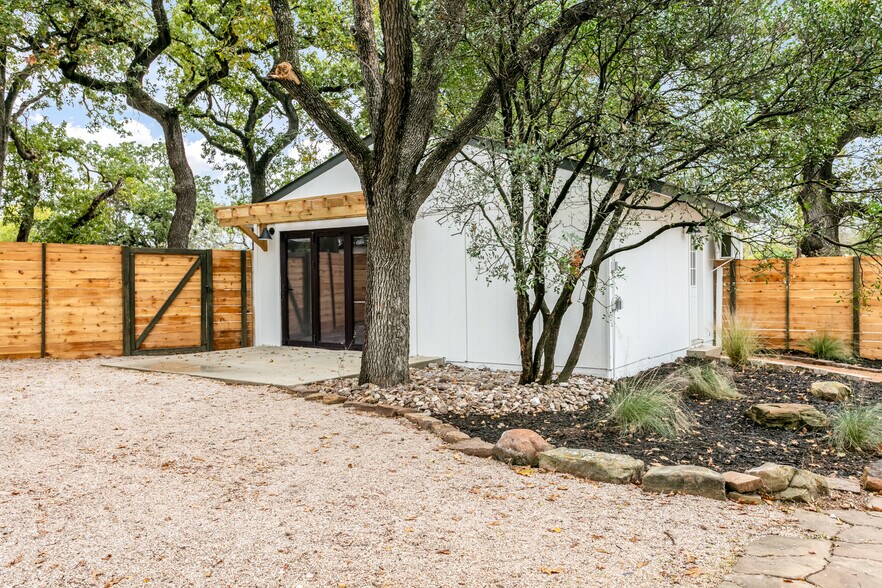 More Photos Of 1201 Crenwelge Dr, Fredericksburg Specialty For Sale