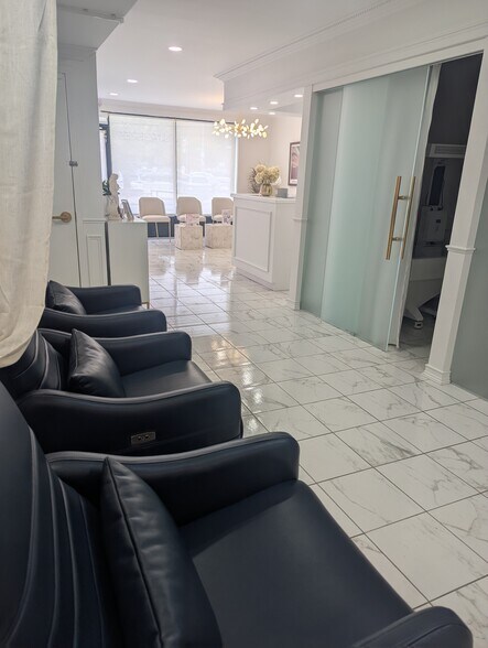 More Photos Of 20214 45th Ave, Bayside Medical For Lease