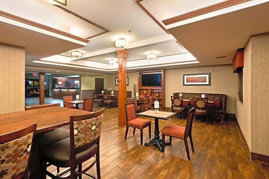 More Photos Of 151 W Deuce of Clubs, Show Low Hotel For Sale