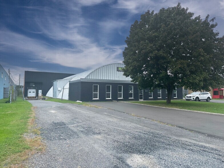 More Photos Of 3600 Boul Losch, Saint-hubert Warehouse For Lease