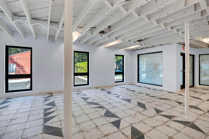 More Photos Of 1760 SW 22 St, Coral Gables Restaurant For Lease